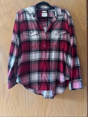 American Eagle Red and Black Plaid Shirt